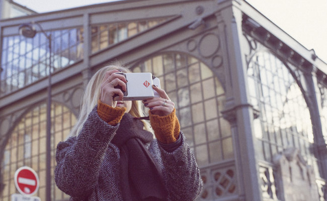 Print your photos instantly with your smartphone's case