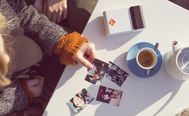 Print your photos instantly with your smartphone's case